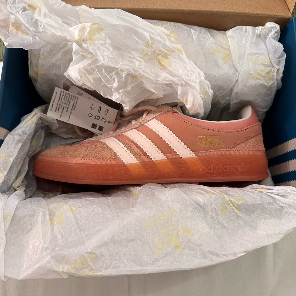 Bad Bunny Adidas Cabo Rojo Indoor sz 9 with Residencia Concert Goodies!